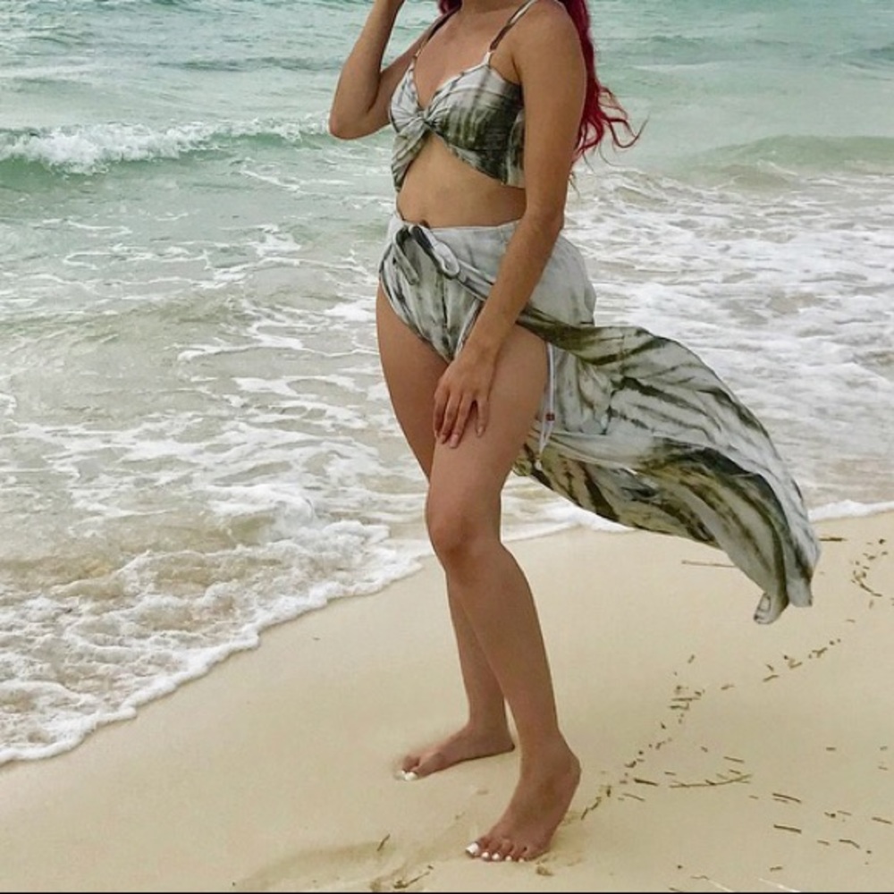 2 Piece Set - Picture 2 of 3